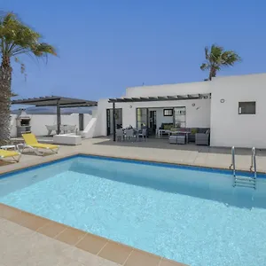 https://costa-papagayo-3-bedrooms-heated-private-pool-a-c-with.in-canary-islands.com